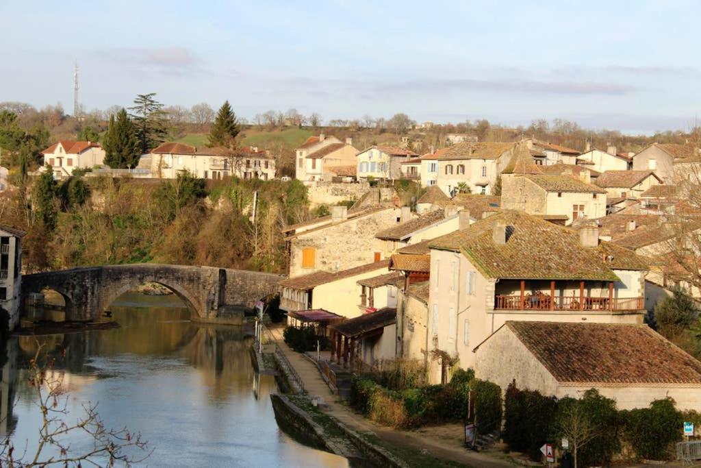 Les Gites Du Chateau - L Appartement Du Roi - Magnifique Appartement Face Au Chateau 内拉克 外观 照片